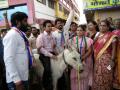 ‘मायक्रो फायनान्स’चे कार्यालय फोडून अधिका-याला बसवले गाढवावर - Marathi News | Micro Finance's office breaks into the donkey | Latest maharashtra News at Lokmat.com